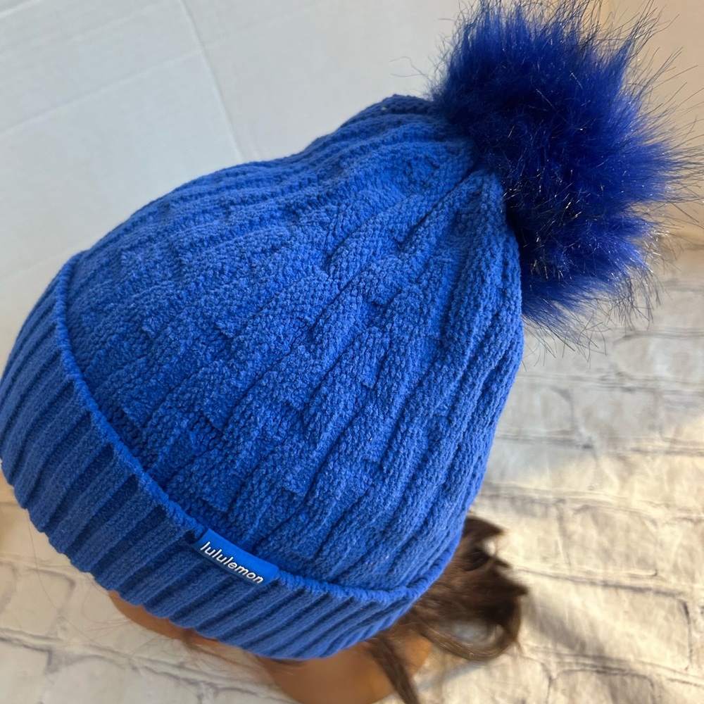 LULULEMON CABLE KNIT POM POM BLUE BEANIE WOMEN’S ONE SIZE - Picture 6 of 8